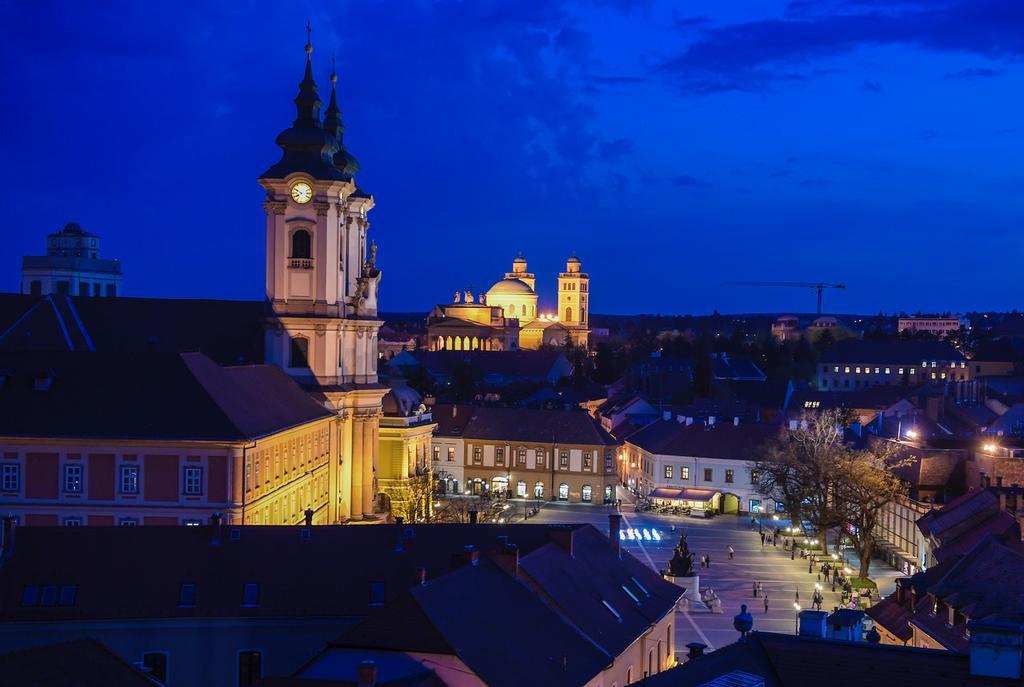 Jokai Family Apartman Appartamento Eger Esterno foto