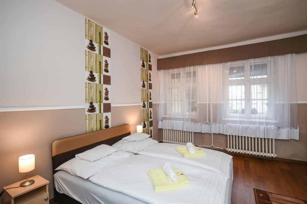 Jokai Family Apartman Appartamento Eger Esterno foto