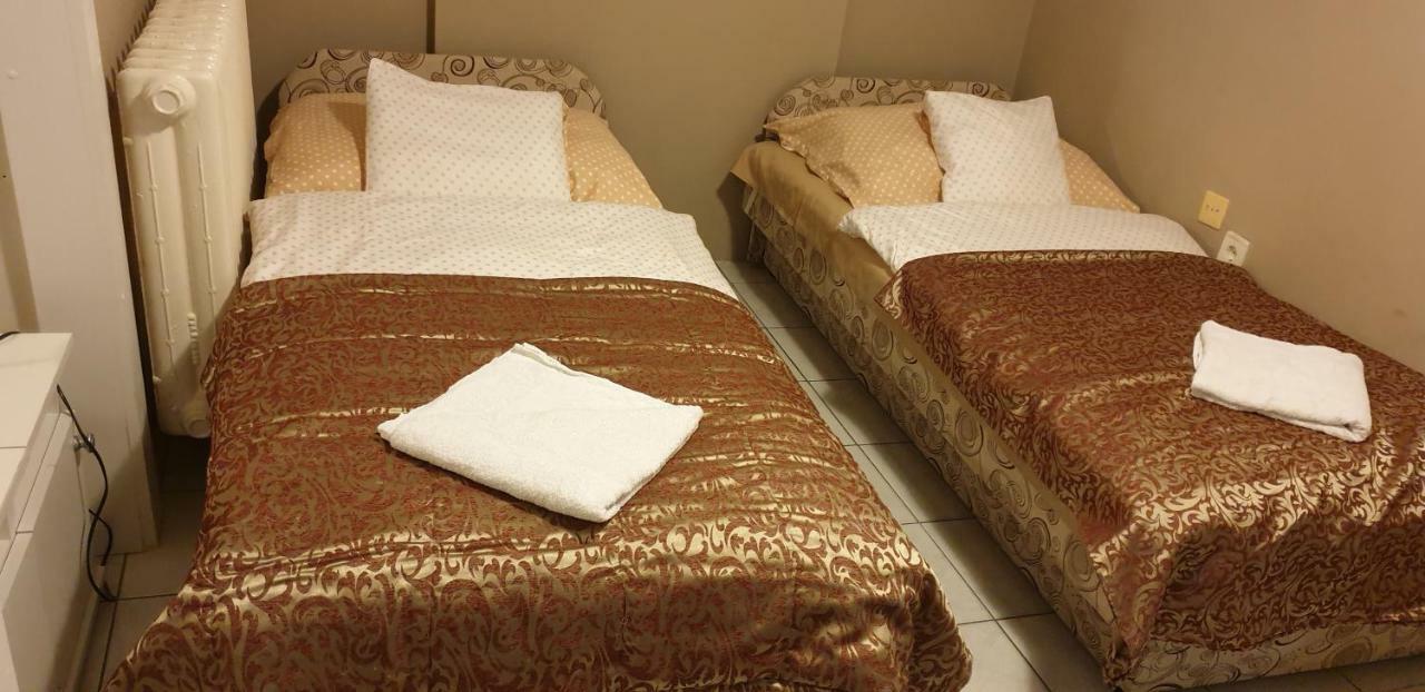 Jokai Family Apartman Appartamento Eger Esterno foto